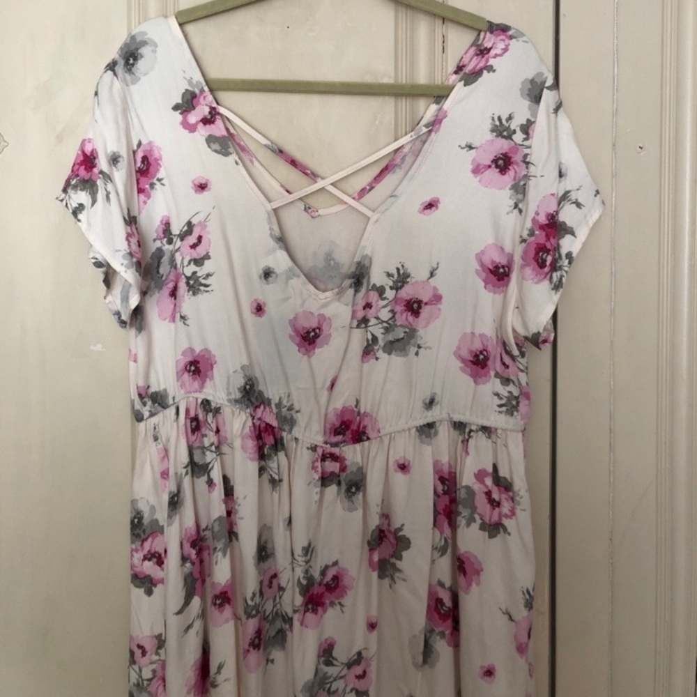 Flowy floral blouse lace back Torrid size 2 summer spring